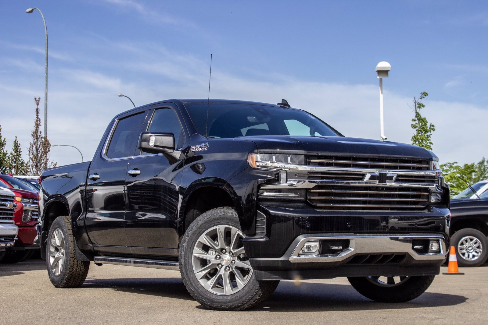 New 2020 Chevrolet SILVERADO 1500 HIGH COUNTRY 4WD Crew Cab Pickup