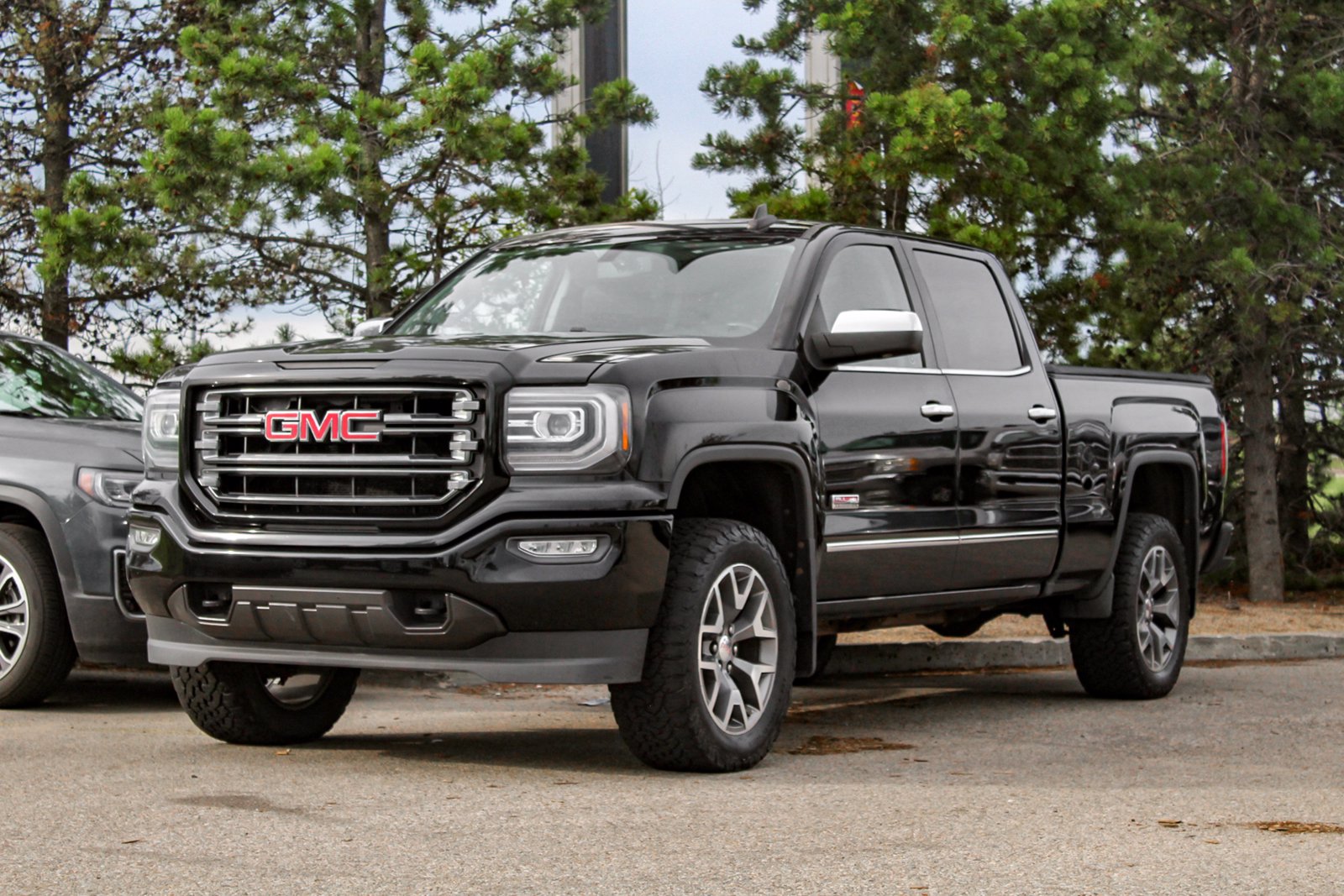 Pre-Owned 2016 GMC Sierra 1500 SLE Kodiak Z71 4WD Crew Cab Pickup